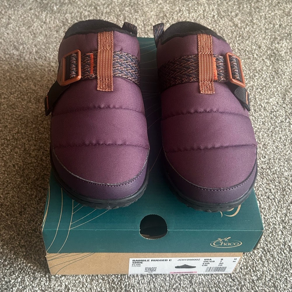 Like new Chaco ramble canvas clog